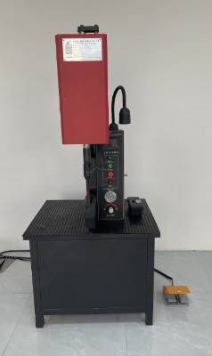 氣動(dòng)壓鉚機(jī)廣東專業(yè)生產(chǎn)鋁合金壓鉚機(jī)鈑金鉚釘機(jī)介紹壓鉚設(shè)備中心