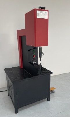 鉚釘機(jī)不銹鋼壓鉚機(jī)廠家直供防壓手的作用