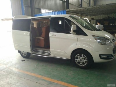 福特途睿歐商務(wù)車內(nèi)飾定制改裝