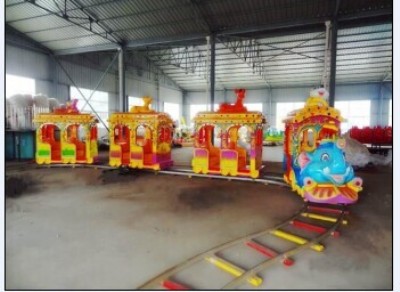 供應(yīng)廠家定做軌道小火車兒童游樂場游樂設(shè)備